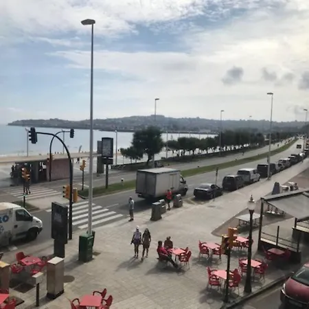 Fantastico Piso En Primera Linea De Playa Appartement Gijón